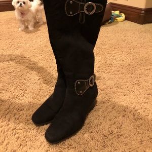 Aerosols Black Boots